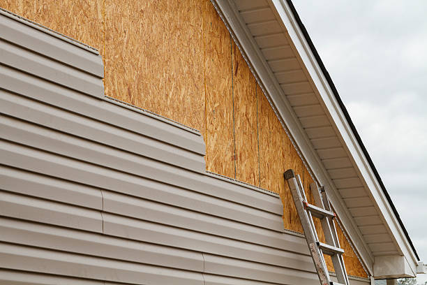 24/7 Emergency Vinyl Siding experts in Clifton, IL